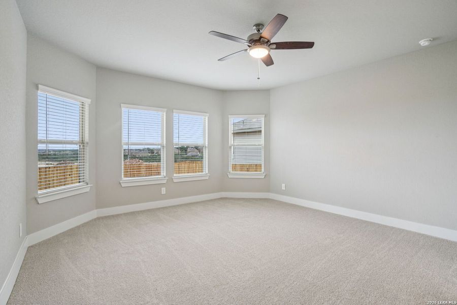 Spacious, unfurnished interior of a new home in Lark Canyon, New Braunfels (Image 33).