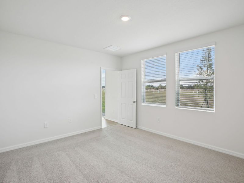 Spacious, unfurnished interior of a new home in Wynnstone - Classic Series, Davenport (Image 9).