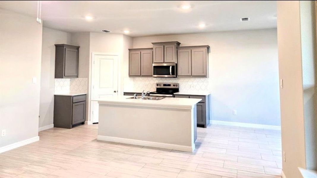 Furnished interior view inside a new home in Vista Point, Grandview (Image 5). Furnished interior view inside a new home in Vista Point, Grandview (Image 5).