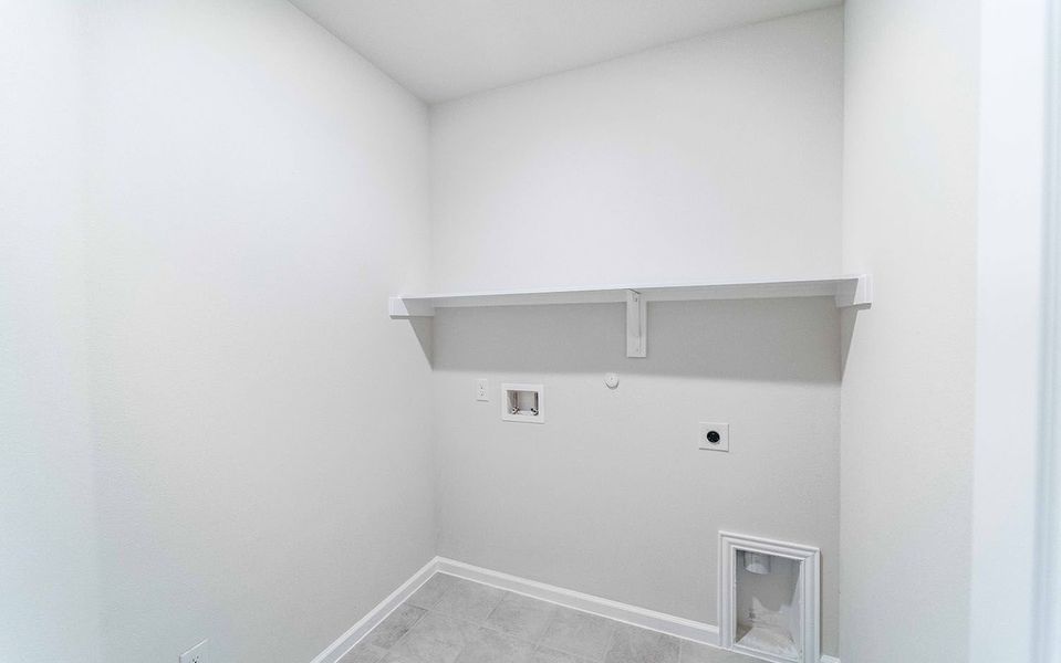 Spacious, unfurnished interior of a new home in The Grove, Sherman (Image 15).