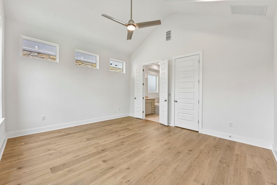 Spacious, unfurnished interior of a new home in Sauls Ranch, Round Rock (Image 21).