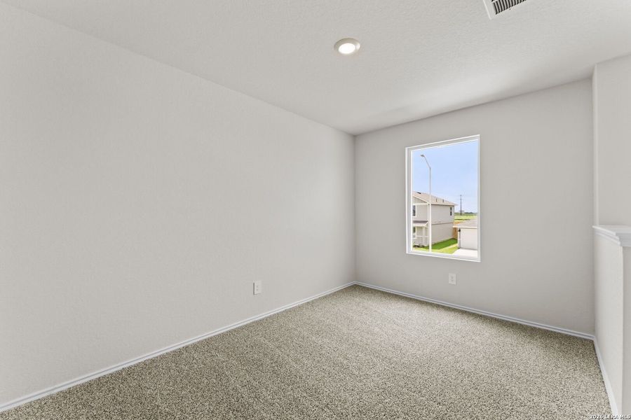 Spacious, unfurnished interior of a new home in Swenson Heights, Seguin (Image 16).