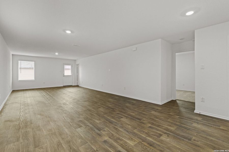 Spacious, unfurnished interior of a new home in Stonehill, San Antonio (Image 18).