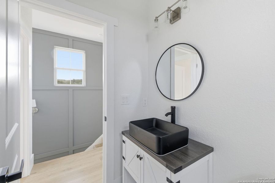 Furnished interior view inside a new home in , Bandera (Image 5).