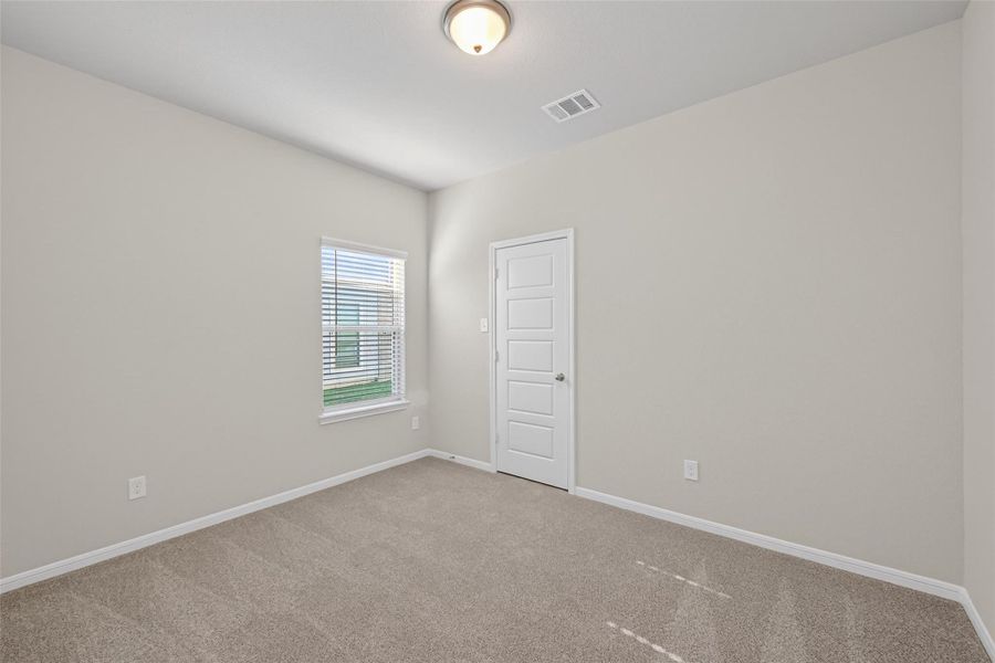 Spacious, unfurnished interior of a new home in Woodland Lakes, Huffman (Image 35).