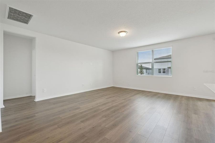 Spacious, unfurnished interior of a new home in The Reserve at Twin Lakes, St. Cloud (Image 32).