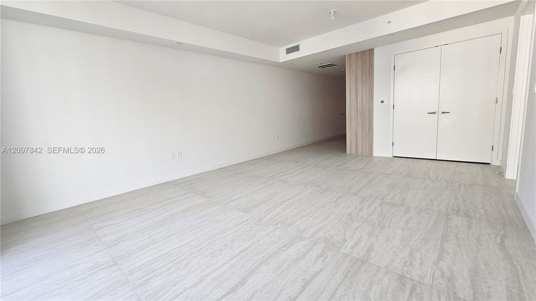Spacious, unfurnished interior of a new home in , Miami (Image 18).