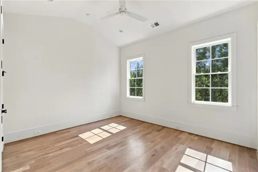 Spacious, unfurnished interior of a new home in , Atlanta (Image 28).