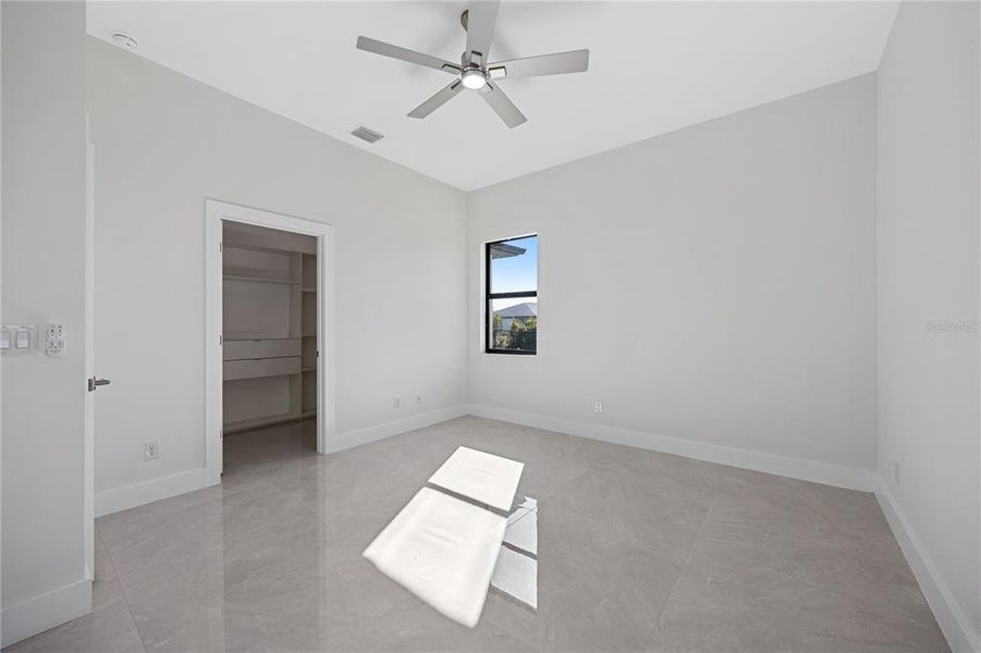 Spacious, unfurnished interior of a new home in , Rotonda West (Image 21).