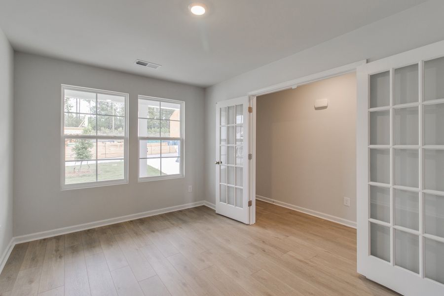 Spacious, unfurnished interior of a new home in Bluefield, Lexington (Image 17). Spacious, unfurnished interior of a new home in Bluefield, Lexington (Image 17).