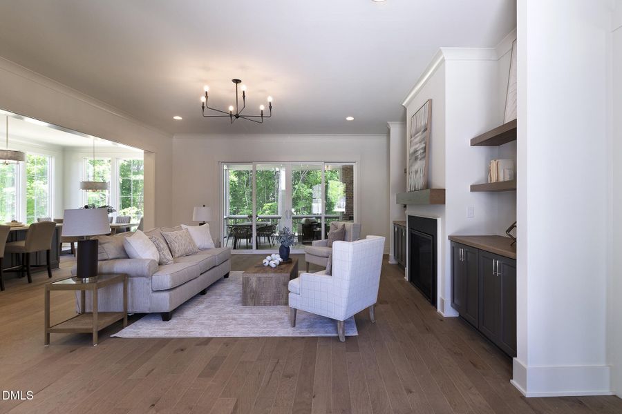 300_MEADOW_WALK_DR_INTERIOR_01