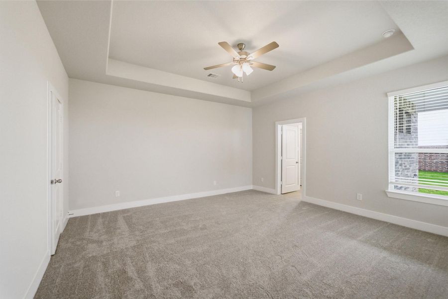 Spacious, unfurnished interior of a new home in Sunterra Lakes, Brookshire (Image 37). Spacious, unfurnished interior of a new home in Sunterra Lakes, Brookshire (Image 37).