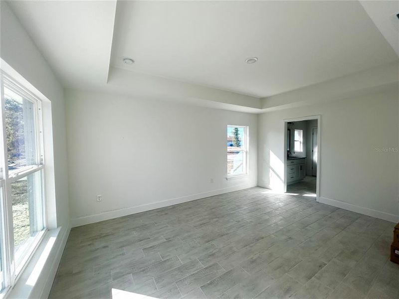 Spacious, unfurnished interior of a new home in Deep Creek, Punta Gorda (Image 4).