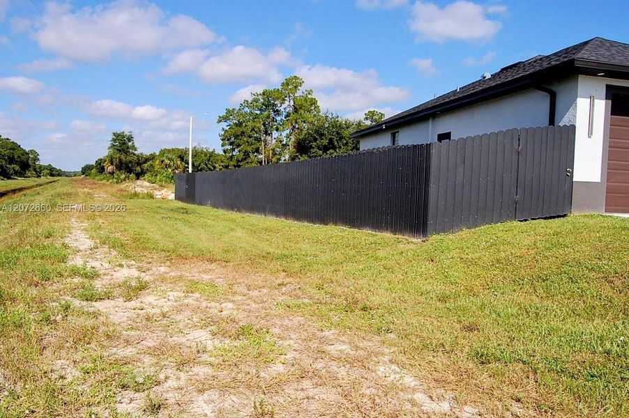 Side view next to canal, extra privacy, fully fenced Side view next to canal, extra privacy, fully fenced