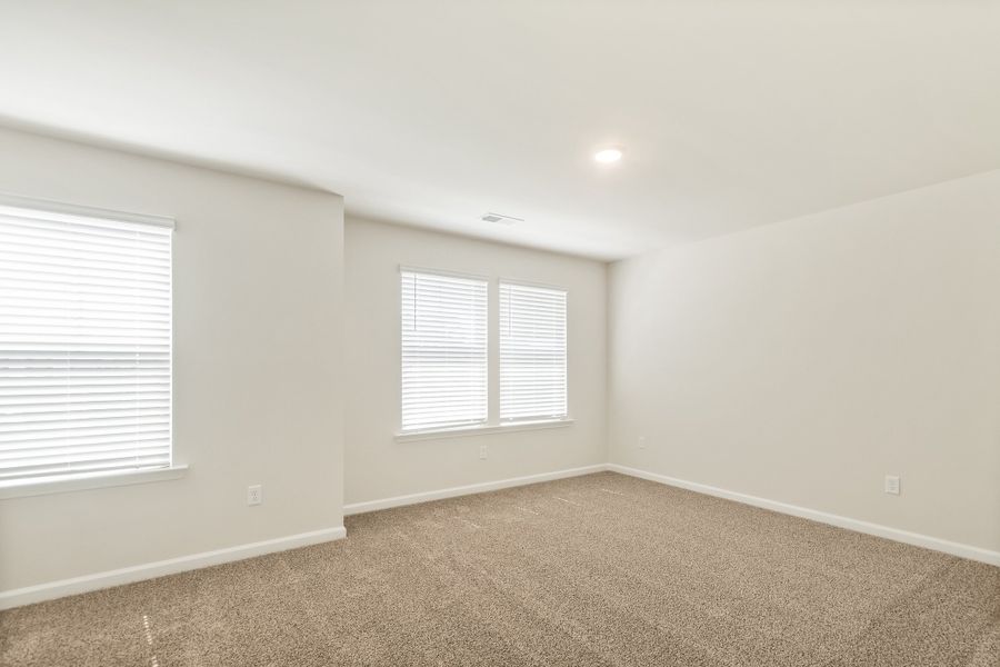 Representative unfurnished interior of a home built from the Nile by Veranda Homes in Heritage Bay, Sumter (Image 43).