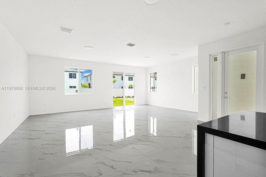 Spacious, unfurnished interior of a new home in , Miami (Image 23).