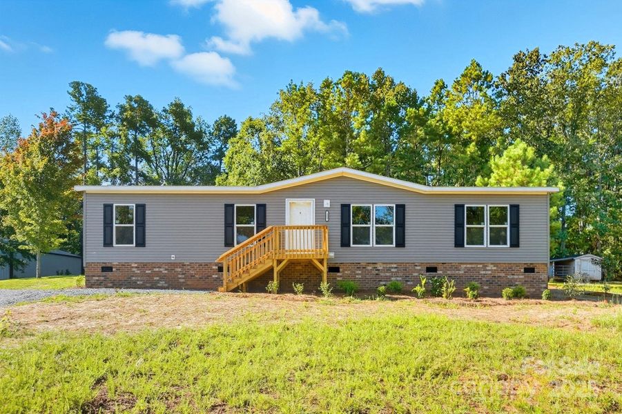 Front exterior of a new home in , Kings Mountain, NC, highlighting curb appeal (Image 20). Front exterior of a new home in , Kings Mountain, NC, highlighting curb appeal (Image 20).