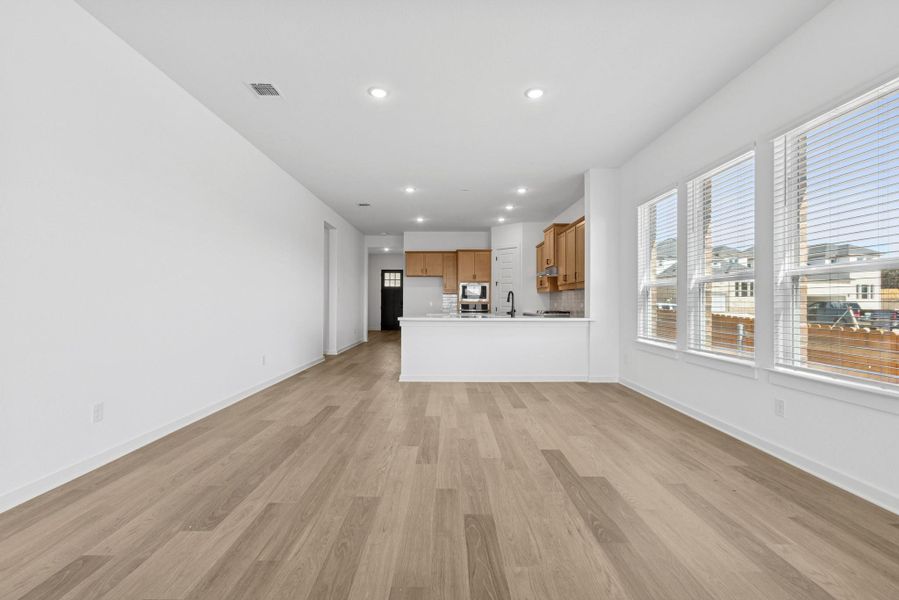 Spacious, unfurnished interior of a new home in Heritage, Dripping Springs (Image 13). Spacious, unfurnished interior of a new home in Heritage, Dripping Springs (Image 13).