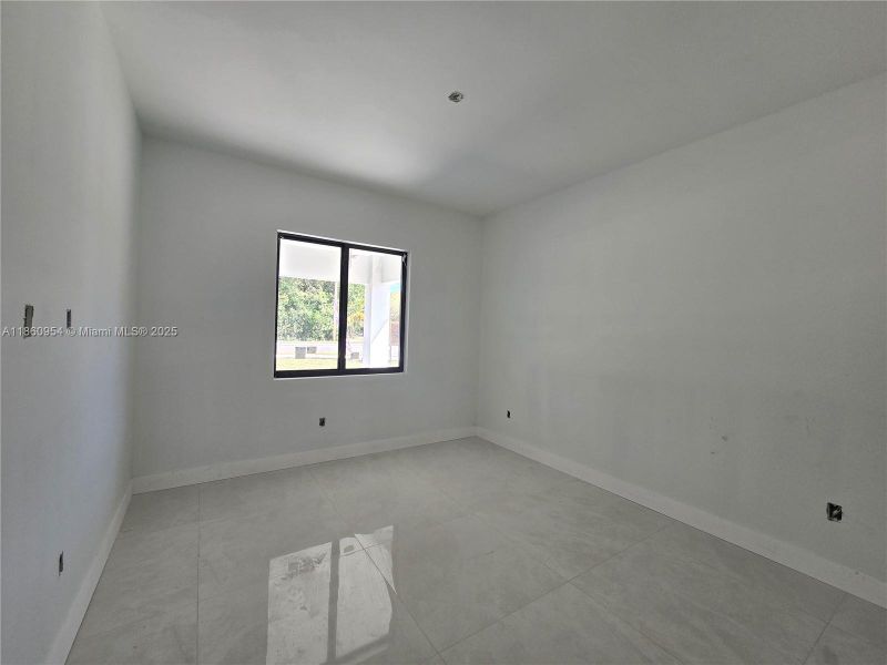 Spacious, unfurnished interior of a new home in , Miami (Image 15).
