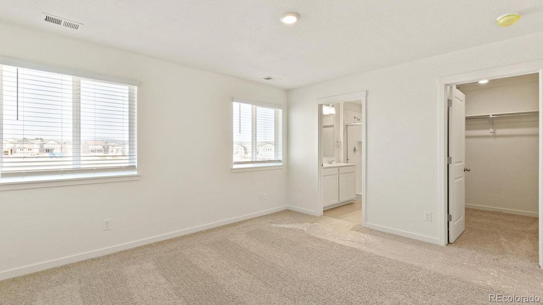 Spacious, unfurnished interior of a new home in The Ridge at Lorson Ranch, Colorado Springs (Image 17).