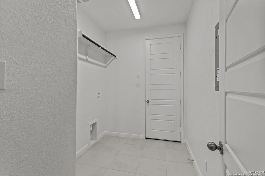 Spacious, unfurnished interior of a new home in Stillwater Ranch, San Antonio (Image 22). Spacious, unfurnished interior of a new home in Stillwater Ranch, San Antonio (Image 22).