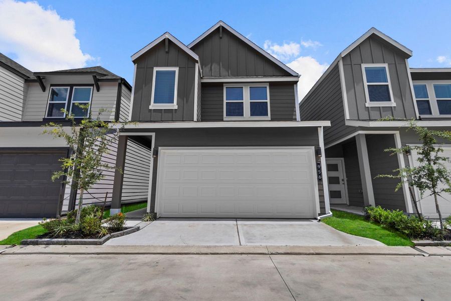 Front exterior of a new home in Highland Court, Houston, TX, highlighting curb appeal (Image 16). Front exterior of a new home in Highland Court, Houston, TX, highlighting curb appeal (Image 16).