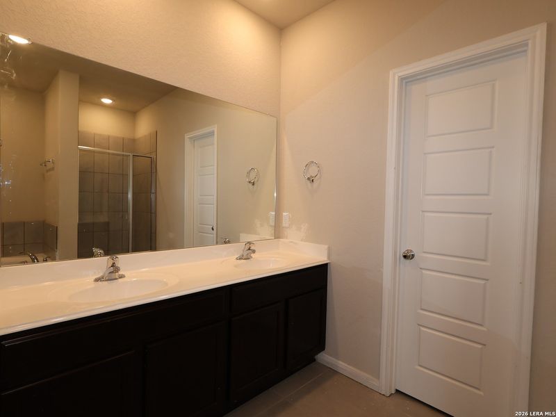 Furnished interior view inside a new home in Agave, San Antonio (Image 7).