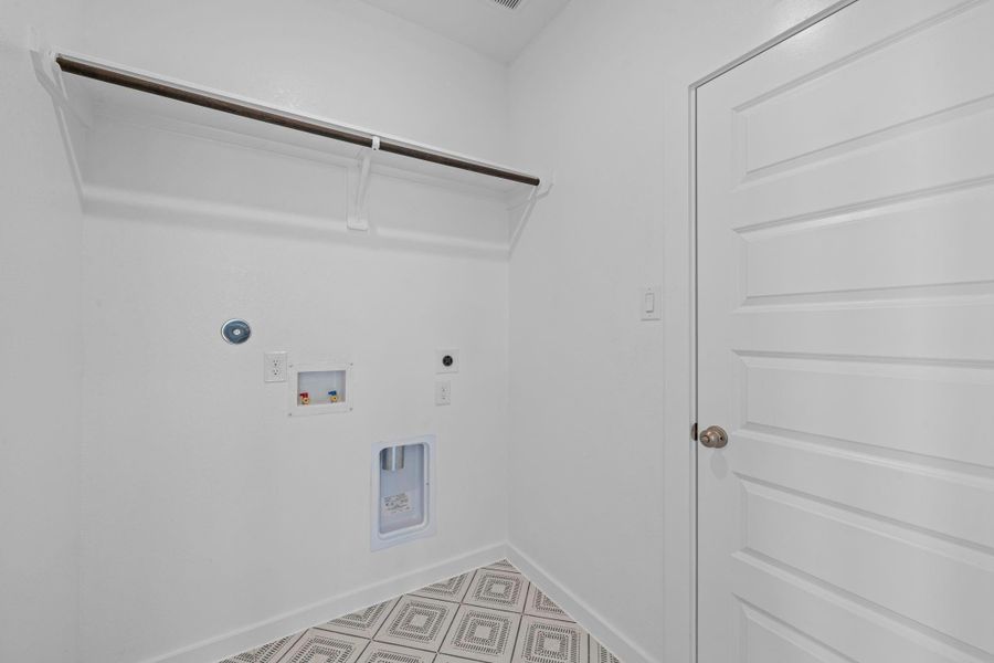 Spacious, unfurnished interior of a new home in Jubilee 45' 70', Hockley (Image 17).