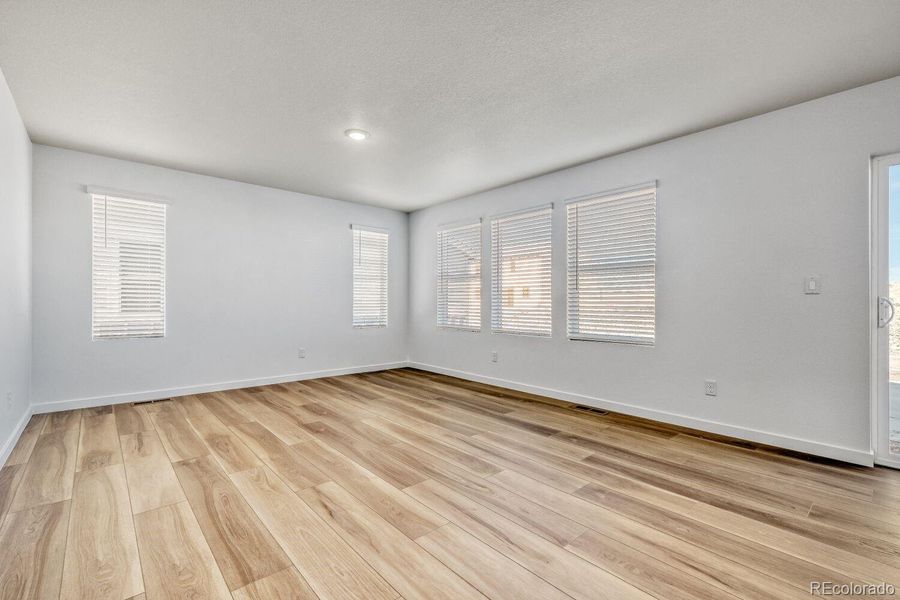 Spacious, unfurnished interior of a new home in Percheron, Colorado Springs (Image 10).