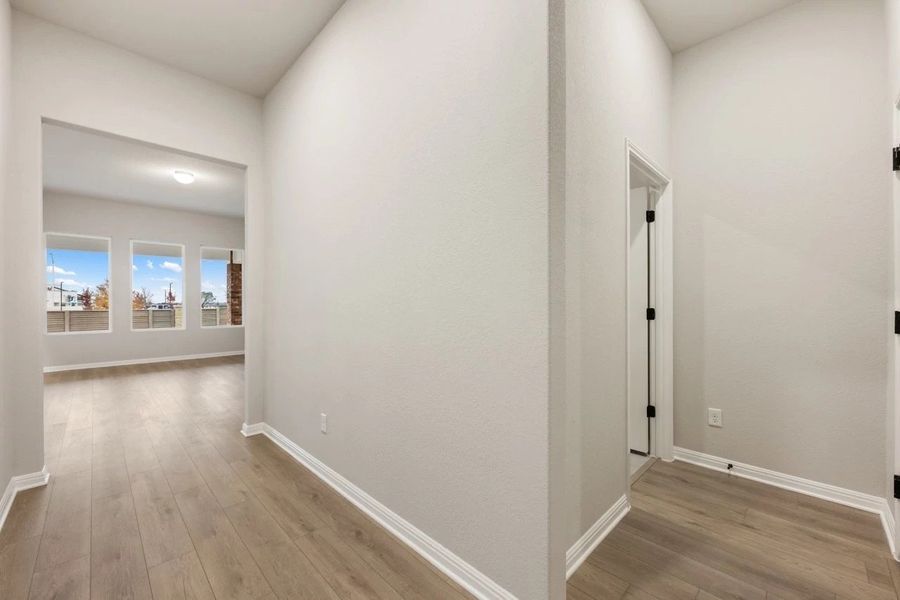 Spacious, unfurnished interior of a new home in Berry Creek Highlands, Georgetown (Image 23).
