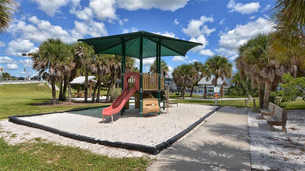 Community amenities in , Nokomis (Image 67).