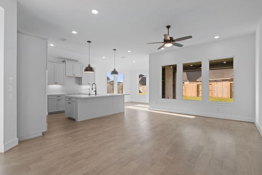 Spacious, unfurnished interior of a new home in Cross Creek West 50', Fulshear (Image 7). Spacious, unfurnished interior of a new home in Cross Creek West 50', Fulshear (Image 7).