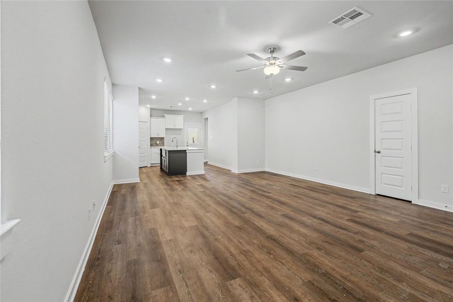 Spacious, unfurnished interior of a new home in Glendale Lakes, Arcola (Image 18). Spacious, unfurnished interior of a new home in Glendale Lakes, Arcola (Image 18).