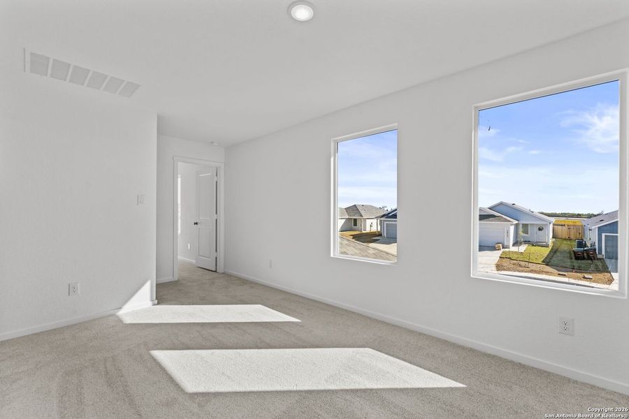 Spacious, unfurnished interior of a new home in , New Braunfels (Image 18).