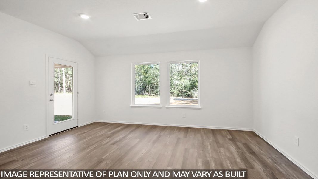 Spacious, unfurnished interior of a new home in East Williams Cove, Conroe (Image 10).