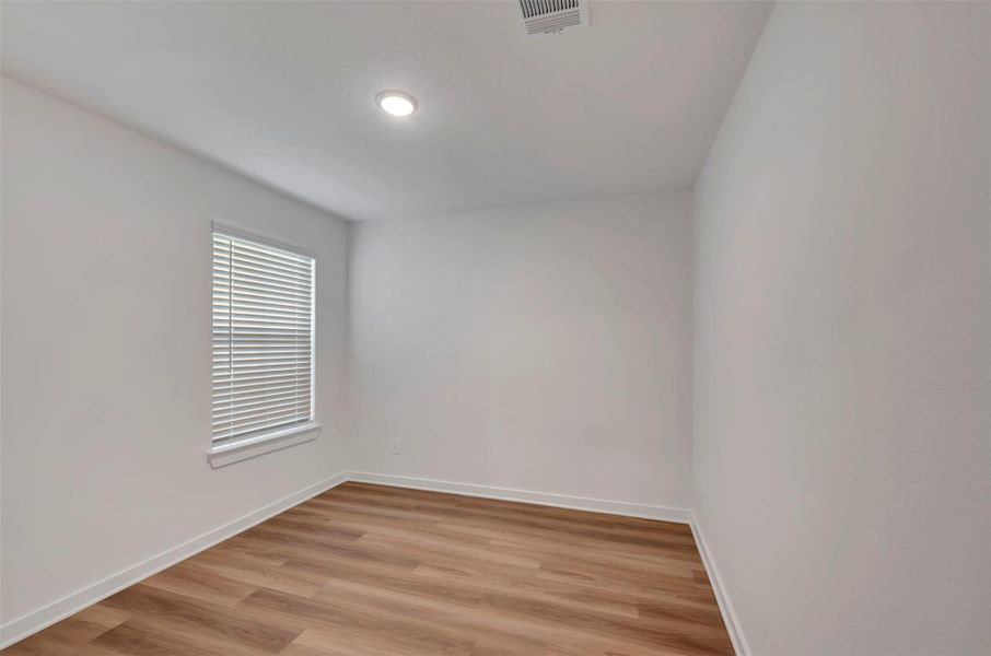 Spacious, unfurnished interior of a new home in Lone Star Landing, Montgomery (Image 19).