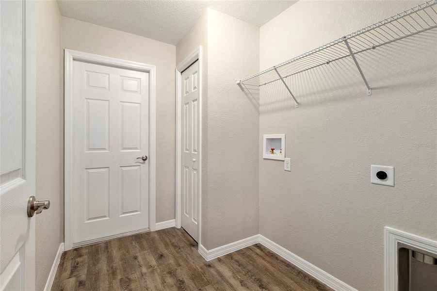 Spacious, unfurnished interior of a new home in , Dunnellon (Image 11).