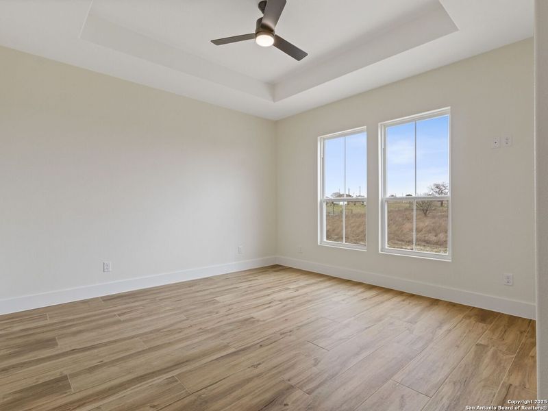 Spacious, unfurnished interior of a new home in , La Vernia (Image 20).