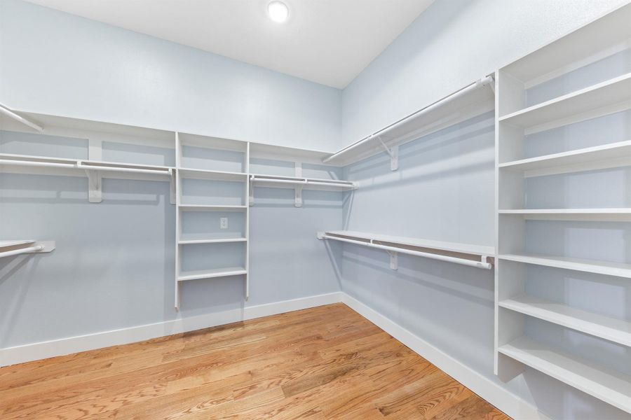 Spacious, unfurnished interior of a new home in , Galveston (Image 20).