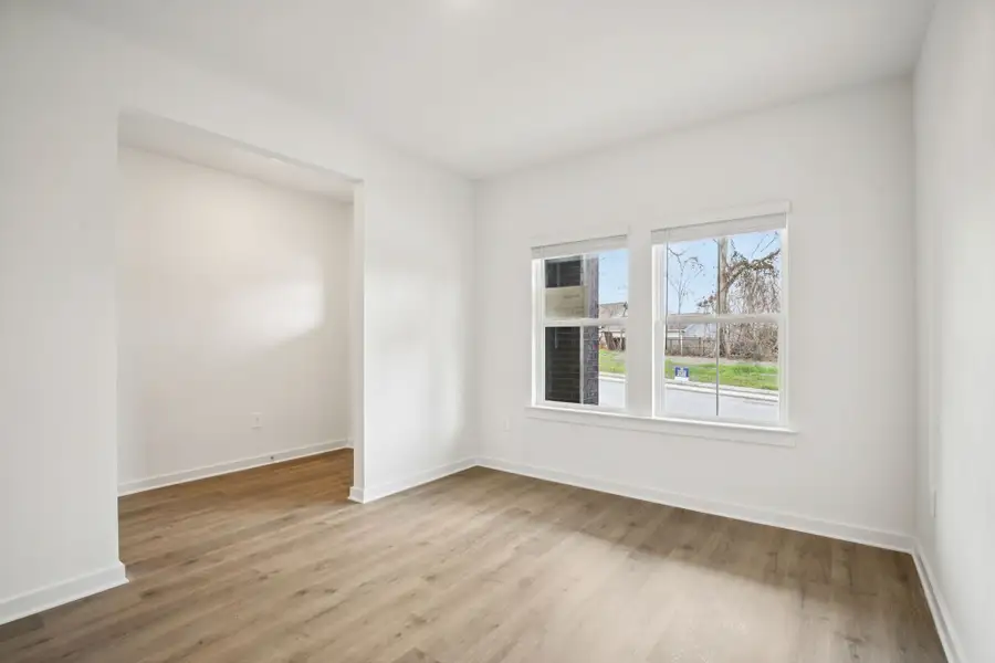 Spacious, unfurnished interior of a new home in Mission Hills, La Vergne (Image 10).
