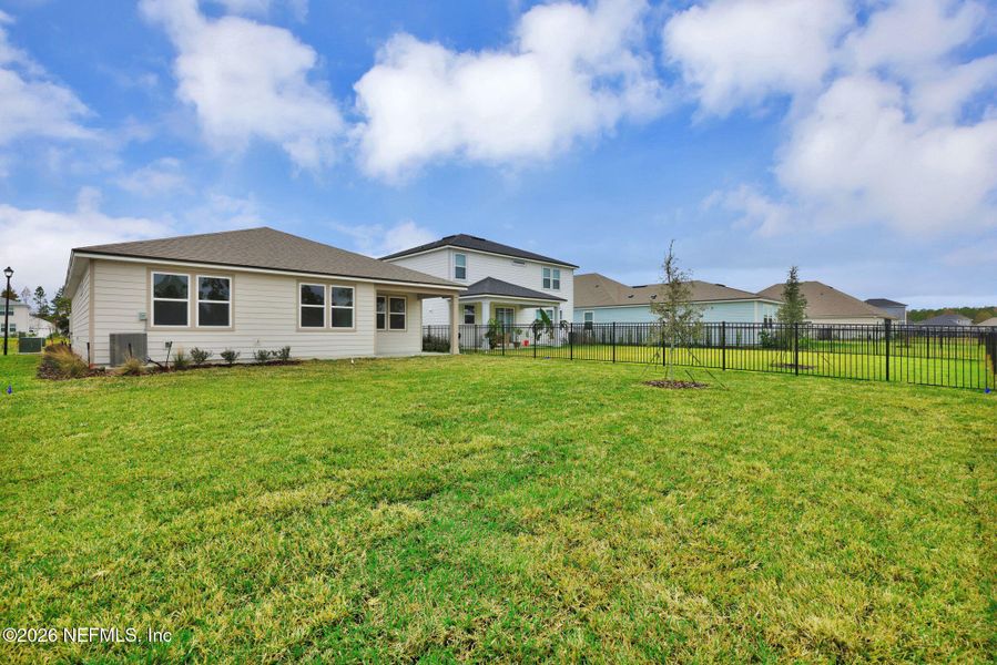 Exterior details and patio area of a home in Hyland Trail, Green Cove Springs (Image 24).
