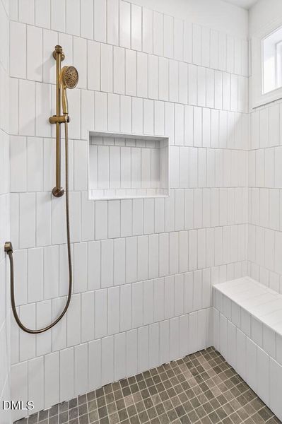 022-1280x960-primary-bathroom