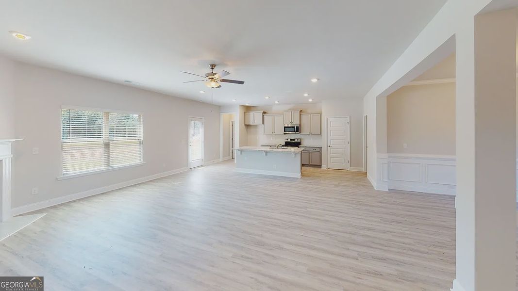 Spacious, unfurnished interior of a new home in Holliday Pass, Griffin (Image 10).