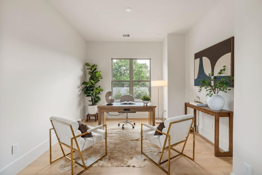 A generously sized room that can serve as a second sitting area or flex space. A generously sized room that can serve as a second sitting area or flex space.