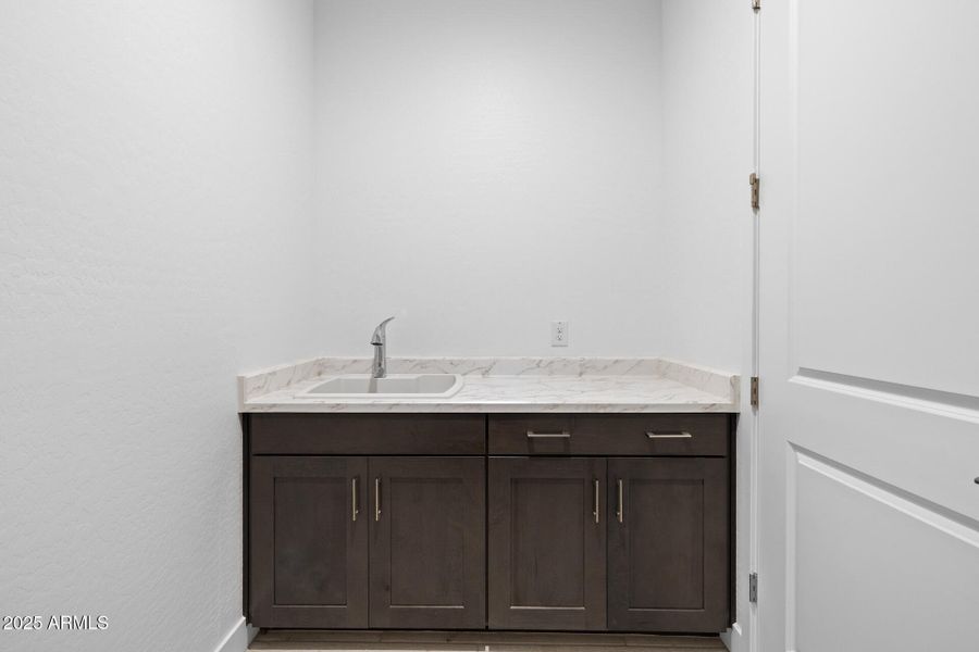 28)LAUNDRY ROOM 28)LAUNDRY ROOM