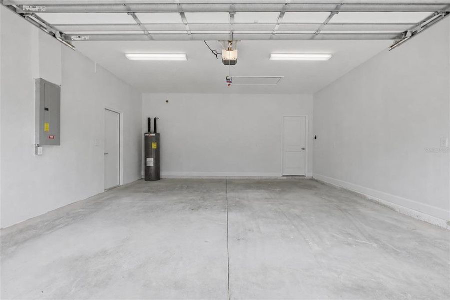 Spacious, unfurnished interior of a new home in , Port Charlotte (Image 33).