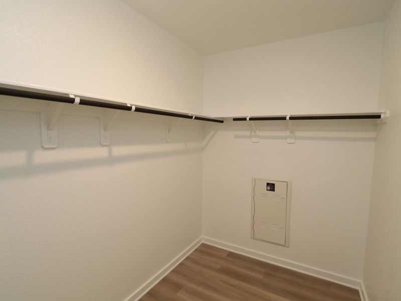 Spacious, unfurnished interior of a new home in Miller's Pond, Rosenberg (Image 21).