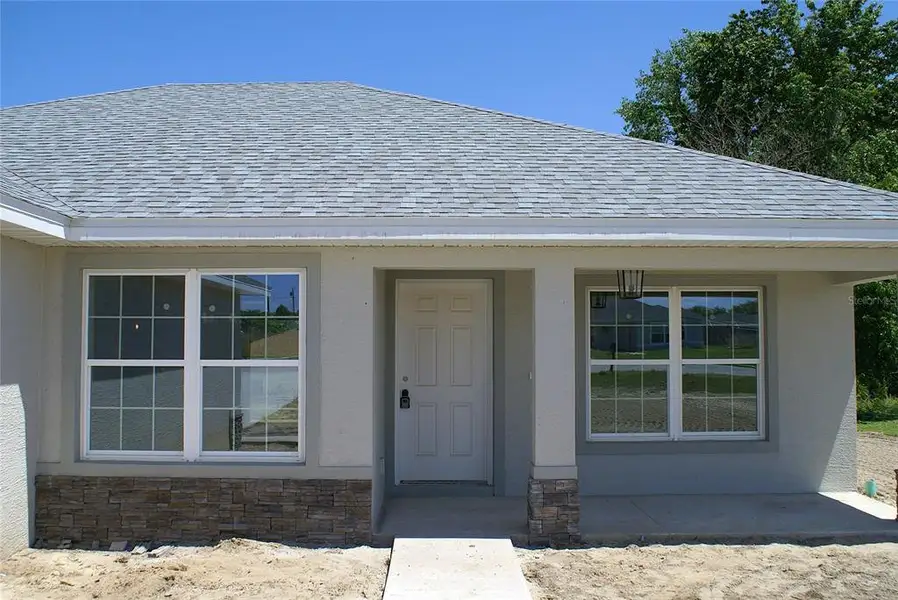 Exterior details and patio area of a home in , Ocala (Image 3).