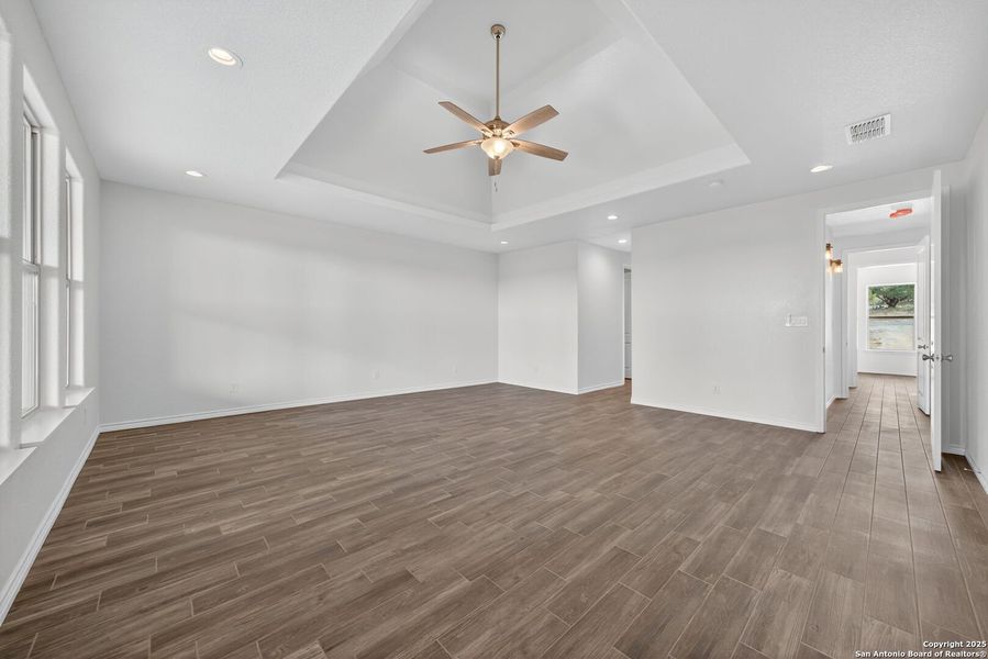 Spacious, unfurnished interior of a new home in , New Braunfels (Image 27). Spacious, unfurnished interior of a new home in , New Braunfels (Image 27).