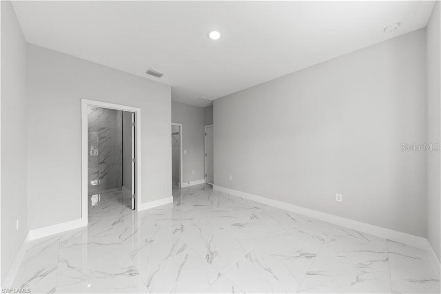 Spacious, unfurnished interior of a new home in , Lehigh Acres (Image 24).